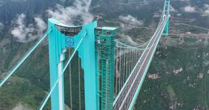 La Nación / China abre al tráfico el puente más alto del mundo