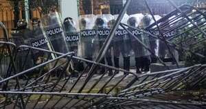 La Nación / Perú: enfrentamientos contra la policía registraron 19 heridos