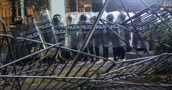 La Nación / Perú: enfrentamientos contra la policía registraron 19 heridos