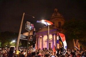 Manifestación de la “Generación Z” dejó 28 detenidos y 13 policías heridos en Asunción - ADN Digital