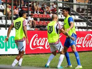 San Lorenzo ganó, festejó por duplicado y sueña con ascender - Fútbol de Intermedia - ABC Color