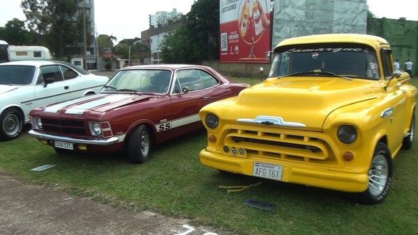 Se realizó con éxito el sexto encuentro de vehículos antiguos en Encarnación