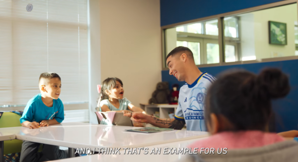 Versus / El hermoso gesto de Miguel Almirón con los latinos en Estados Unidos