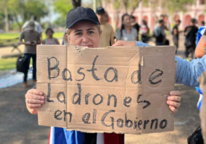Gobierno anuncia más control policial tras protesta de jóvenes