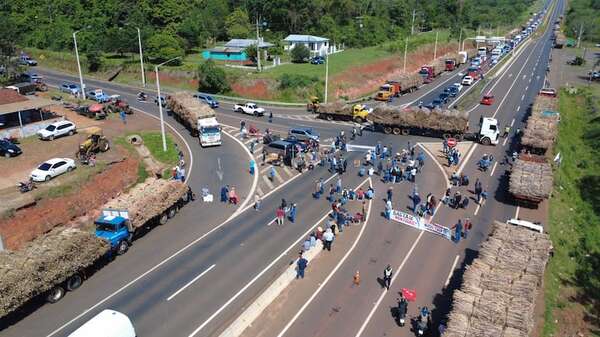 Anuncian que cañicultores de Caaguazú, Guairá y Caazapá se sumarán desde mañana en cierre de la Ruta PY 02 en Coronel Oviedo - Nacionales - ABC Color