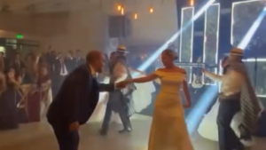 Una boda con identidad: novios sorprendieron al entrar bailando polca