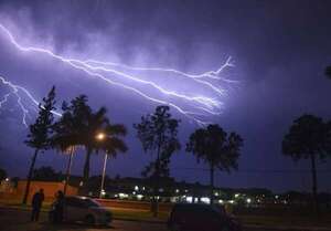 Meteorología: se aguardan tormentas con vientos de 100km/h para esta noche - Clima - ABC Color
