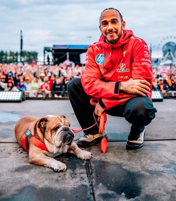 Popular / La desgarradora despedida de Lewis Hamilton a su perro Roscoe