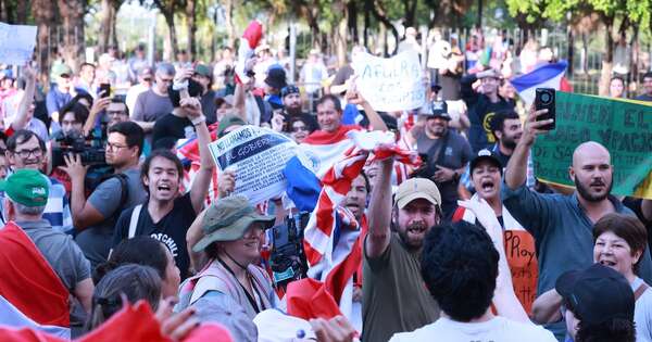 La Nación / Fin de la propiedad privada y del patriarcado: polémicos reclamos de movilizados