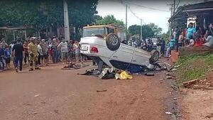 Popular / Karai murió tras chocar y volcar su rodado: Su esposa se encuentra en grave estado