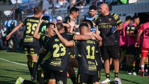 Recoleta golea a Ameliano y logra su tercer triunfo al hilo