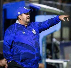 Botellón García dejó la dirección técnica de Ameliano - Fútbol - ABC Color