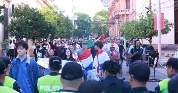 La Nación / Operativo preventivo evitó el desborde de la manifestación