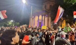 Brillo labial, cordones y banana: Las desopilantes incautaciones a detenidos de la Generación Z – Prensa 5