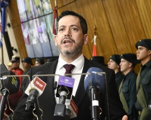 Popular / Raúl Latorre defiende derecho a manifestarse y respalda rol de la policía
