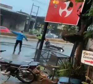 Video: bache ocasiona tres accidentes en medio de la tormenta - Nacionales - ABC Color