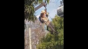 Trabajador de la ANDE quedó colgado de los cables tras explosión de transformador