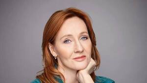 JK Rowling dice que Emma Watson es una "ignorante" por desacuerdo sobre los trans