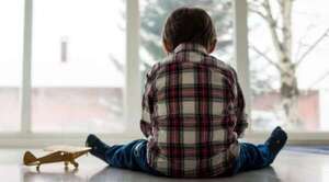 Madre denuncia a empresa de transporte por abandono de su hijo con TEA