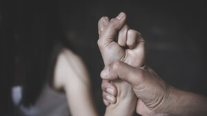 Abusada por 4 tipos y rechazada en un hospital
