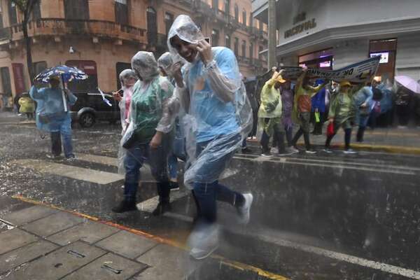 Ahora suben a 14 los departamentos en zona de tormentas - Clima - ABC Color