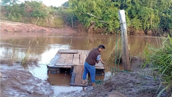 Poblador de comunidad indígena muere tras hundimiento de precaria balsa en el río Aquidabán - Concepción al Día
