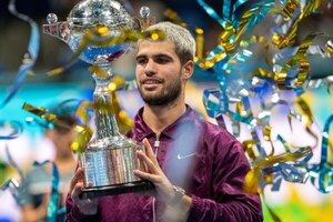 Versus / Alcaraz logra en Tokio su 8º título en 2025, pero renuncia a Shanghái