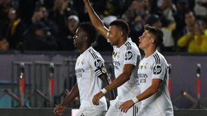 Mbappé conquista Asia y acalla los tambores de crisis