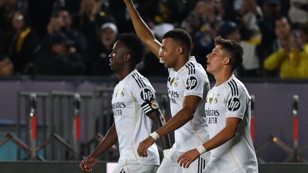 Mbappé conquista Asia y acalla los tambores de crisis