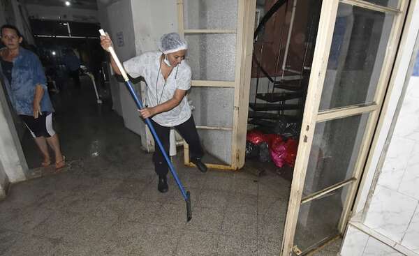 Hospital Barrio Obrero, bajo agua y con recorte de presupuesto para 2026 - Nacionales - ABC Color