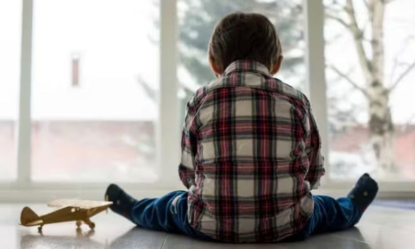 Denuncian trato inhumano de choferes contra un niño con autismo - OviedoPress