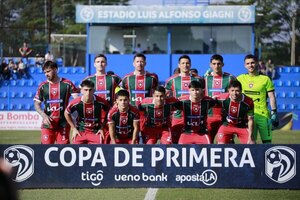 Versus / Atlético Tembetary, oficialmente es el primer equipo descendido