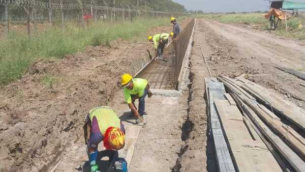 Construcción de nuevo puente sobre arroyo Itay con avance de casi 50%