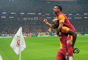 Versus / Galatasaray dio la nota de la fecha al vencer al Liverpool