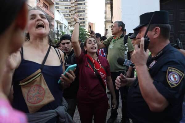 AUDIO: Marcha de “Generación Z”: Yamil Esgaib felicita a la Policía Nacional - Periodísticamente - ABC Color