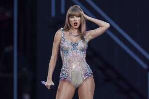 Los “swifties” indagan en el universo del nuevo álbum de Taylor Swift en Nueva York - Música - ABC Color