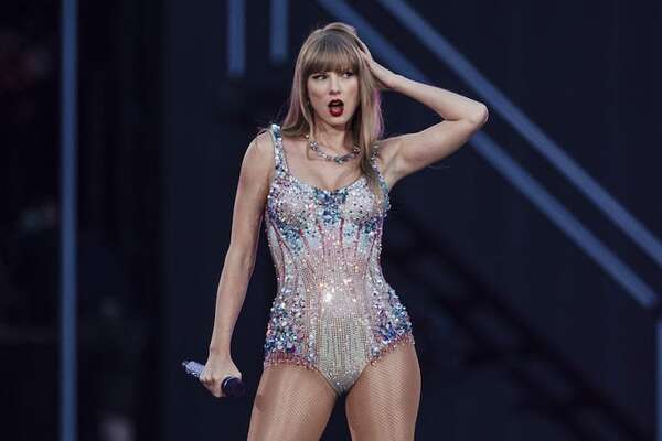 Los “swifties” indagan en el universo del nuevo álbum de Taylor Swift en Nueva York - Música - ABC Color