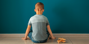 Un niño con TEA habría sido discriminado y abandonado junto a su madre por una empresa de transporte - trece