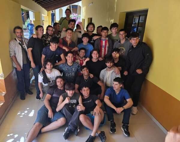 “Me detuvieron por mirarle mal a un policía”: relato de un manifestante de la marcha Generación Z - Nacionales - ABC Color