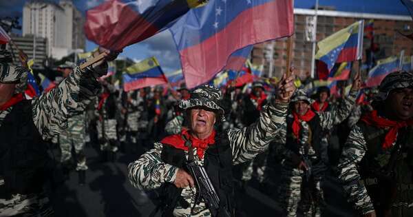 La Nación / Venezuela flexiona su músculo militar para mostrarse invencible ante EE. UU.