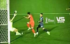 Versus / ¡La espectacular doble tapada de Facundo Insfrán!