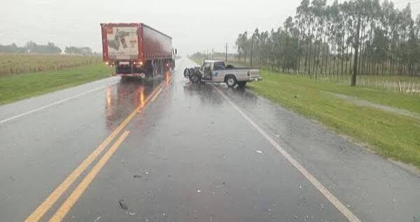 Choque entre camioneta y camión en San Juan Bautista deja un herido