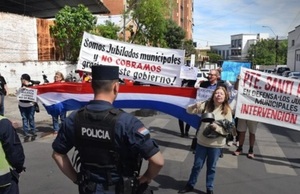 Jubilados municipales denuncian crisis por falta de transferencias de la comuna