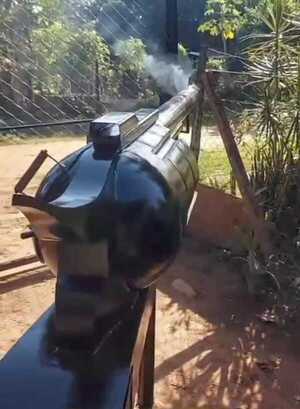 Popular / (VIDEO)Arrasa parrilla para envidiosos en forma de revólver
