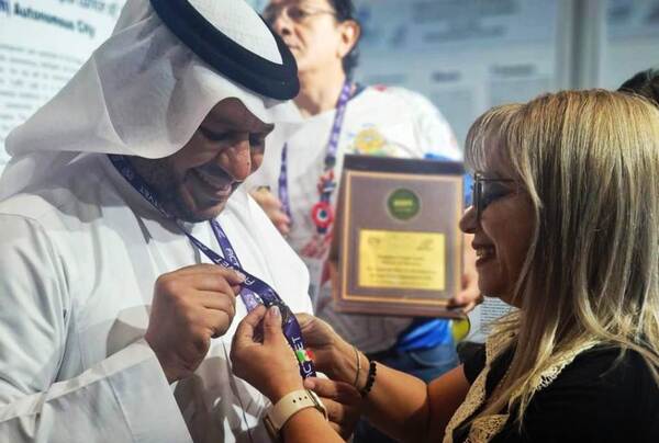 Príncipe de Arabia premia el proyecto de los genios del CNL •