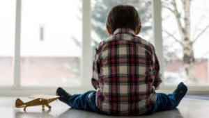 Sumarian a empresa de transporte tras denuncia de discriminación a niño con TEA