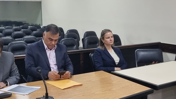 Por demora en la Sala Penal suspenden juicio oral para exfiscal general y su esposa - PDS RADIO Y TV