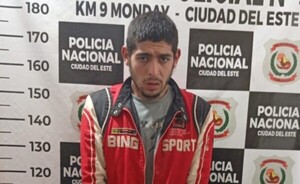 Ladrón fue sorprendido hurtando prendas de vestir de una vivienda