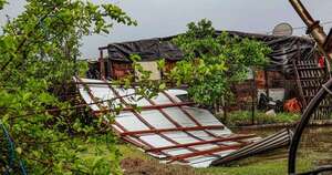 La Nación / Reportan 35 casas destechadas, tras temporal en Villeta