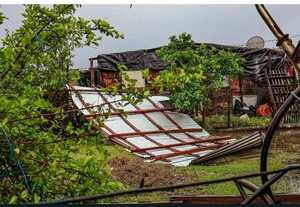 Popular / Villeta: 35 casas fueron destechadas tras temporal y piden asistencia